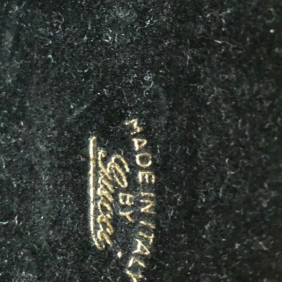 COPY - Gold Metal Gucci Clutch - Picture 6 of 6